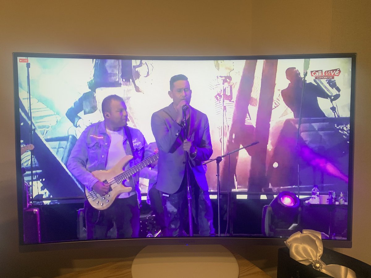 IguanaCL's tweet photo. #FusionAlAireCali @Hebertvargas en VIVO! https://t.co/MLrh70QSZt