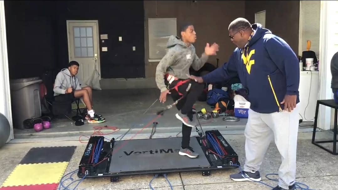 CharlesCtyElite's tweet photo. Then, the other half of the twin power got it in!!
#BrandonNewman
#FutureStag🏈💨
@DMTracknfield
#CharlesCountyEliteProduct💙💛 https://t.co/PjXOdNBBjN