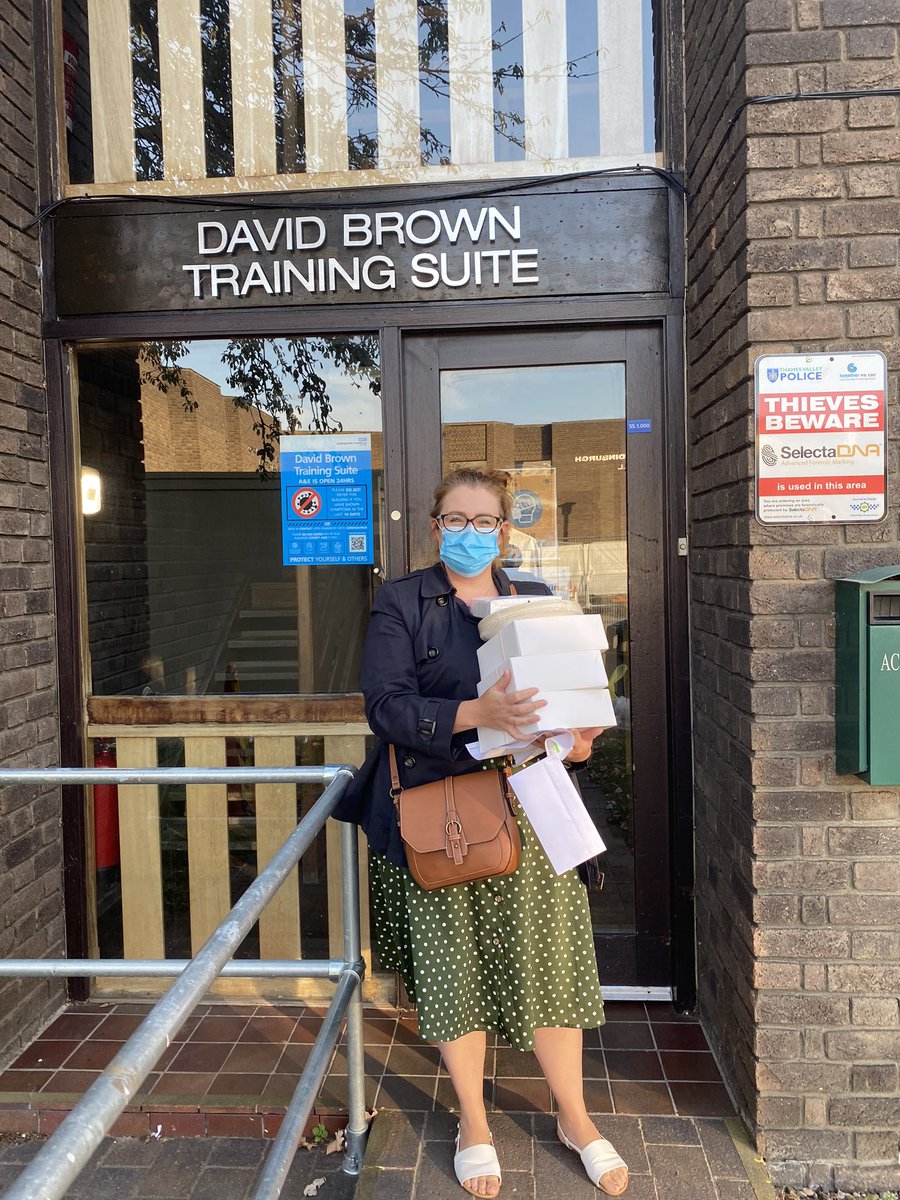 rebecca5hirley's tweet image. Stoke Mandeville Microsurgery, so much fun incl mid morning discovery that 10 beautifully dissected pigs trotters chucked out of pathology fridge @DrJamesKKChan @ChrisKasbia1 @Severn_HC @mrjnrodrigues @AlistairJMReed @alex_j_baldwin @NMacdonaldBHT @BHTMedEd @simtechjoe