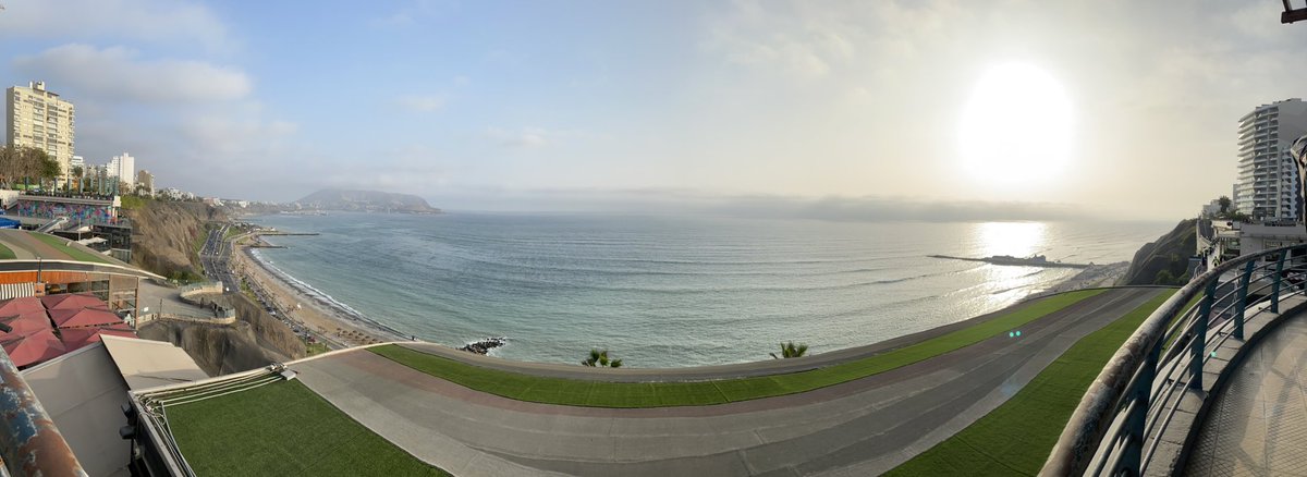 ENEIDAMJ's tweet photo. Me llena de energía este lugar, amo esta vista #playaperu #larcomar la inmensidad del mar, el sol ☀️ https://t.co/JFWsFKtjoN