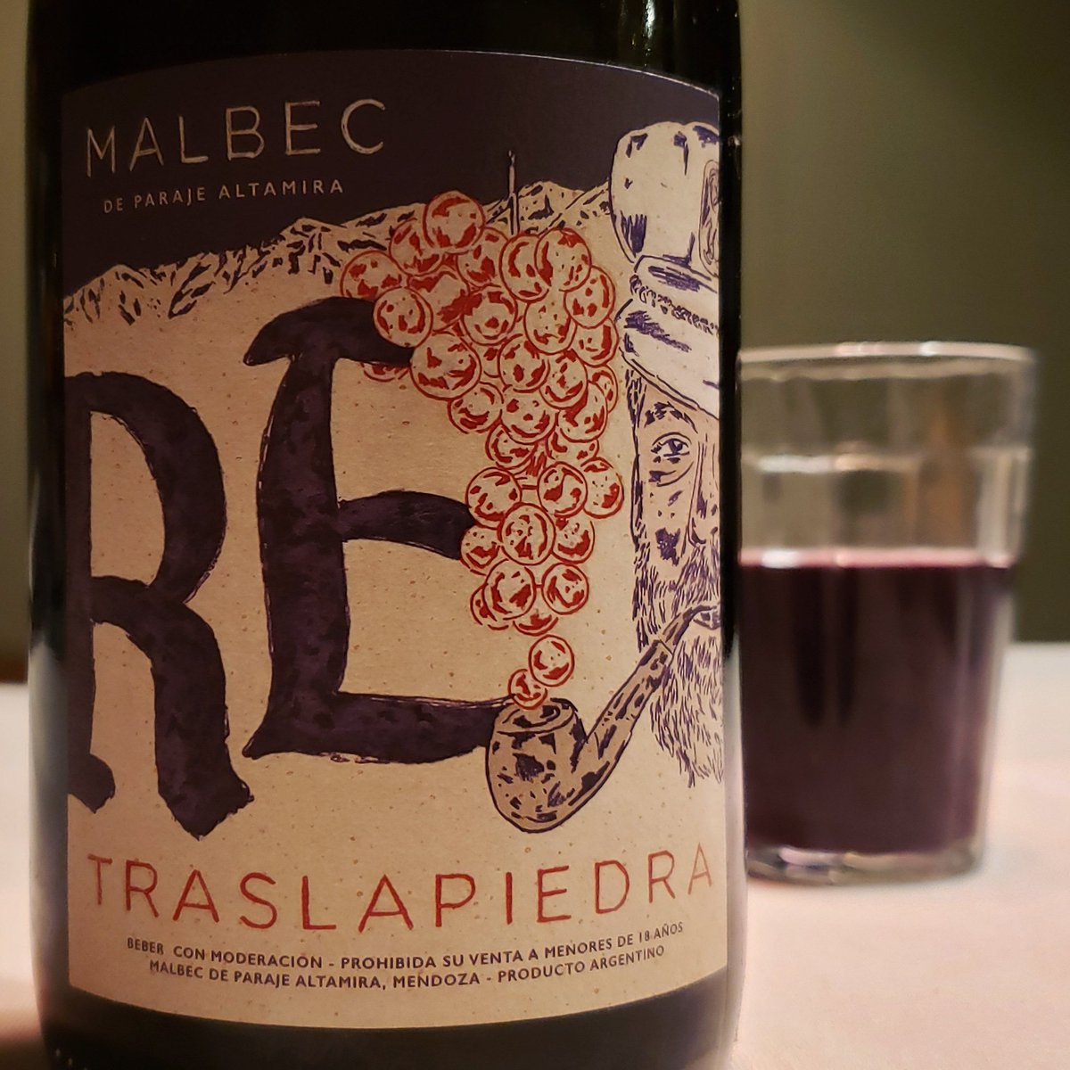 Compay_Vinos's tweet photo. RE Traslapiedra Malbec. Lo nuevo de este grupo de amigos que siempre hacen muy ricos vinos! ADN indiscutible de Paraje Altamira, esta vez con una parte de crianza en barrica y otra parte en hormigón. Hermosa novedad para esta nochecita de sábado! Salud! https://t.co/rQbODG0Hal
