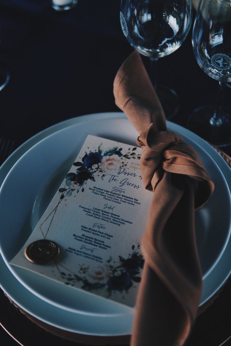 OFCC_1915's tweet photo. Yesterday’s Dinner on the Greens was absolutely stunning, don’t you agree? ✨ #OlympiaFieldsCC #FridayNight #OFCCFood https://t.co/wu1PAcpvKE