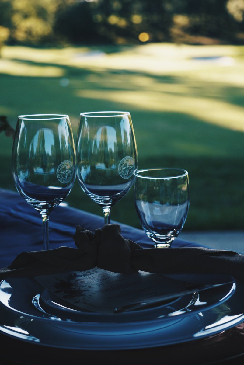 OFCC_1915's tweet photo. Yesterday’s Dinner on the Greens was absolutely stunning, don’t you agree? ✨ #OlympiaFieldsCC #FridayNight #OFCCFood https://t.co/wu1PAcpvKE