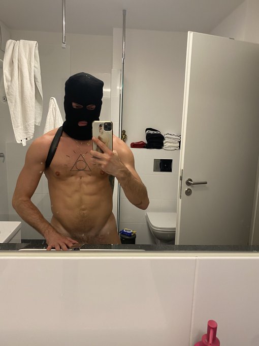 What you doin tonight? https://t.co/u0tffx4RFQ