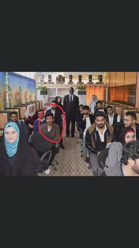 المخطوف سجاد وهو بين أهله في قنصلية الشر الأمريكي بالبصرة