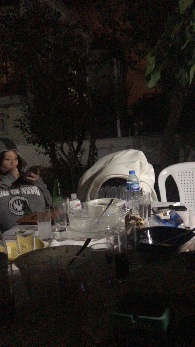 Kanka gel çok eğlenicez (beyaz olan örtü uyuyan arkadaşımız)