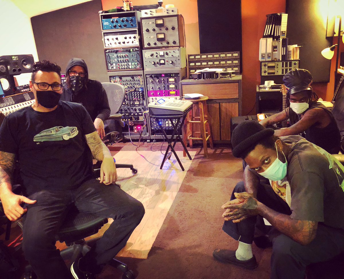 GilSharone's tweet photo. Another banger coming soon🔥💣🔥
@SaudadeMusic13
@Ho99o9
@ScratchLee
#saudademusiccollective #ho99o9 #leescratchperry #chuckdoom https://t.co/hhamGPcsP6
