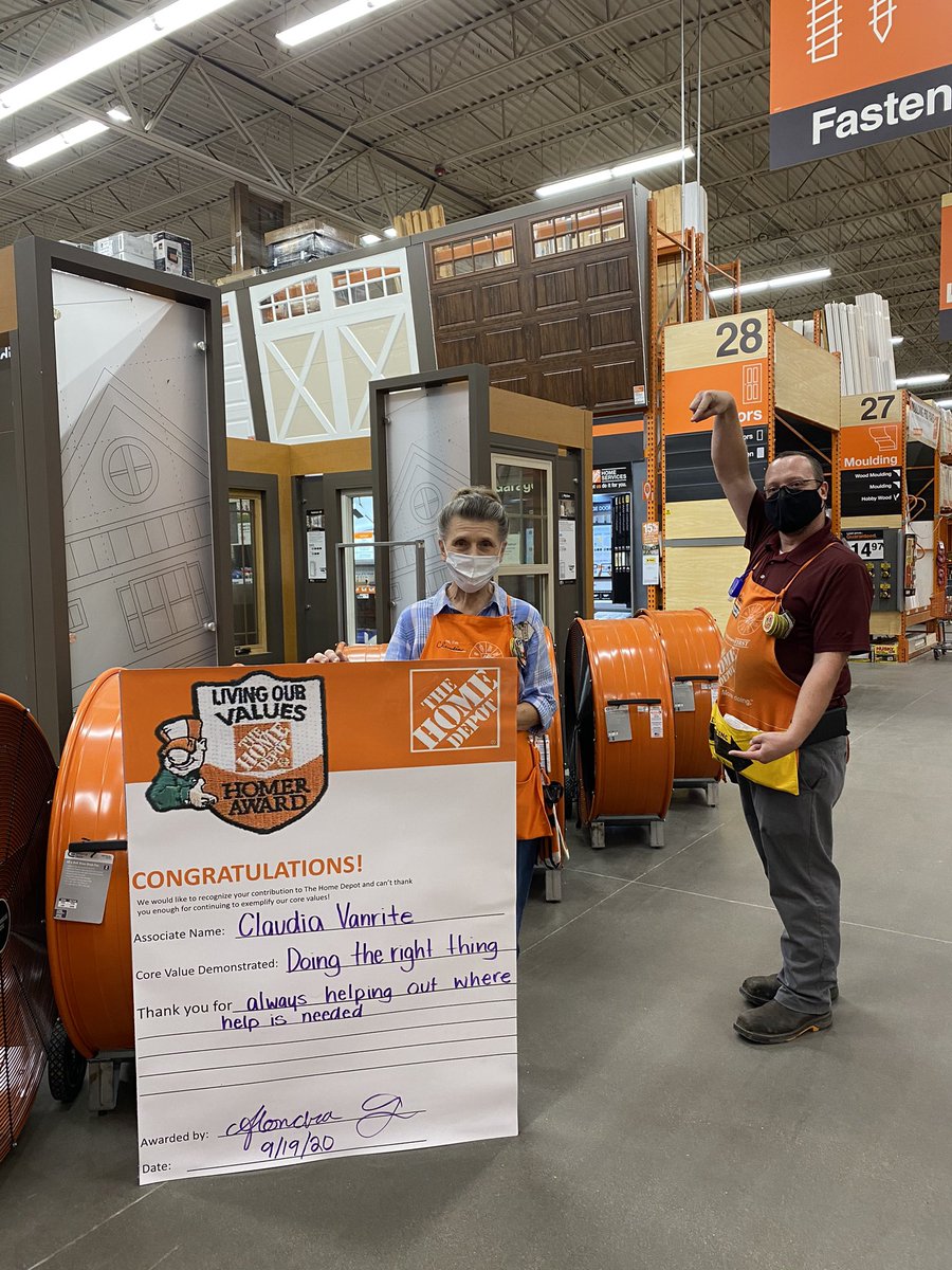 Recognizing Claudia for doing the right thing and always making herself available to help out whenever help is needed!! A true #6515Rockstar 🌟