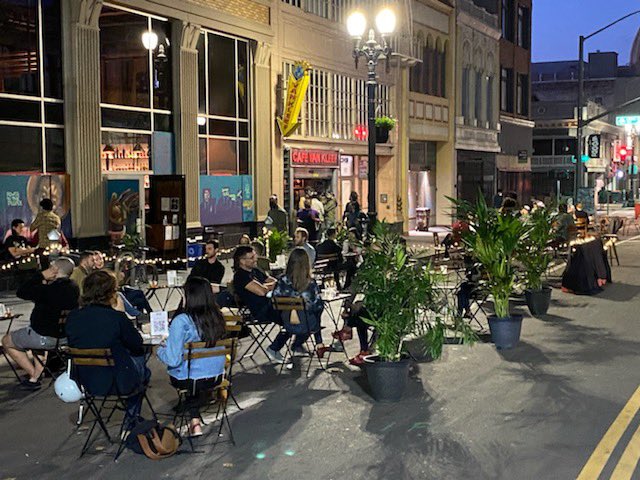 ReynaHarveyB's tweet image. More streets are now added to the Flex Street program in Oakland, this allows businesses to utilize the parking spaces and sidewalks for extended business. For more information visit @kron4news.
