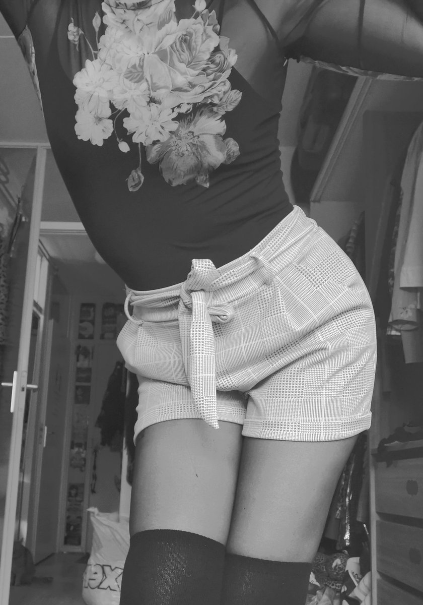 bi0nicdoll's tweet photo. I have a lot of clothes but not a lot of outfits. For a decade I always had "nothing to wear" lol so I've been trying to create more outfits. I really like this one I wore today ๐ฅฐ What do you think about it?
#outfitoftheday #blackandwhitephotography #bionicdoll #ifeelgood https://t.co/IZn4ccsOA1