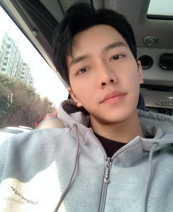 Car selfies (1) #1YearofVAGABOND  #WaitingForVAGABONDS2  #LeeSeungGi  #이승기  #BaeSuzy