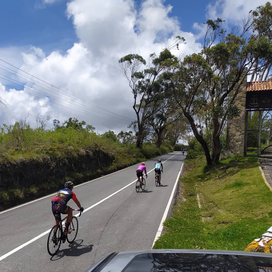 JoseSotillo_Tri's tweet photo. Ruta: Caracas-El Junquito-Colonia Tovar-El Junquito- El Junko, buena rueda... #cycling #comandotri #triatlon #triathlon #inversionesglobal1411 #gerretres #jerickove #triathlontraining #sumandokilometrosdecalidad #purosport #sanoyenforma #vidasaludableyactiva https://t.co/tbXxlQ1jNN