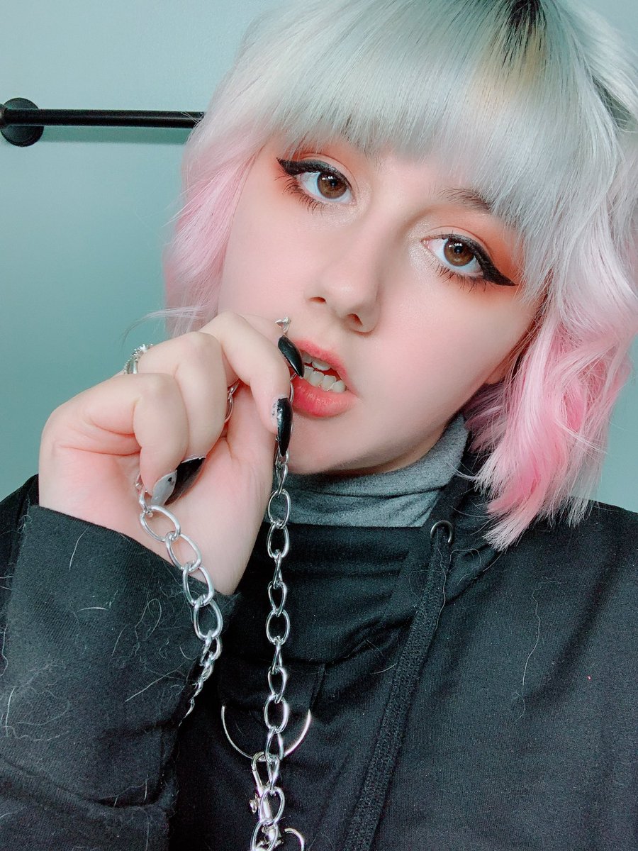 SugarCosplays's tweet photo. Smol chain felt cute https://t.co/8M0RX293Ps
