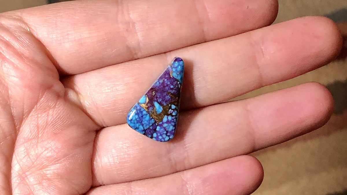 thatsilverchick's tweet image. Who’s up for a giveaway? 🤔
Ends next Saturday, this stone will be made into a ring of your size! 💜

Follow and retweet to enter!

Thanks for looking!✨