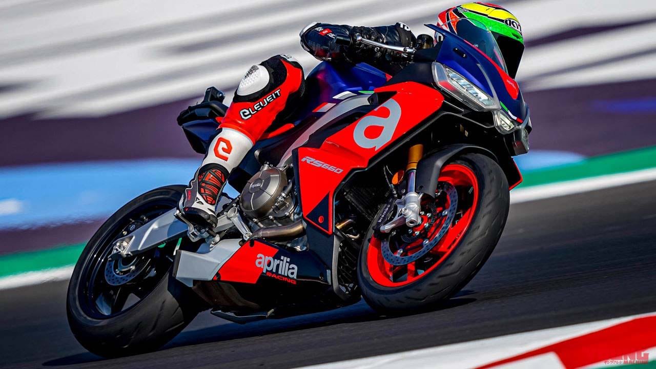 تويتر Accela バイク記事紹介 على تويتر アプリリアの新型ミドル Rs 660 がミザノで登場 Rsv4のv4エンジンの前バンクを切り取ったような 並列2気筒エンジンを搭載 車重169kgに100馬力 6軸imuプラットフォーム搭載 超軽量な車体で 誰もが楽しめるスポーツ