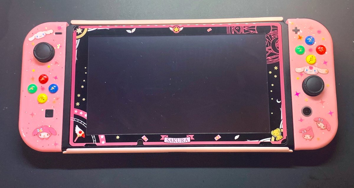 cosplaykrispy's tweet image. Finally gave @Cherrrished her present so o can post my first custom switch case. I even cut out the stickers on my cricut. This was so fun and I wanna make more #customswitch #NintendoSwich #resin