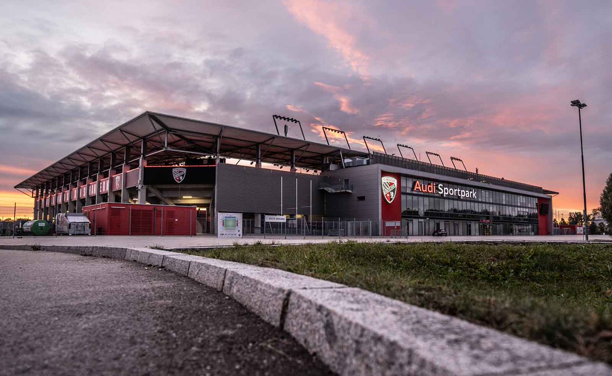 Schanzer_BR's tweet photo. ❤️🖤 Amanhã se inicia mais uma temporada de @3_liga para o Ingolstadt que receberá o Uerdingen no Audi Sportpark com pouco mais de 3 mil pessoas, a bola rola às 8h. #Dragões https://t.co/zj0jjCNJ9E