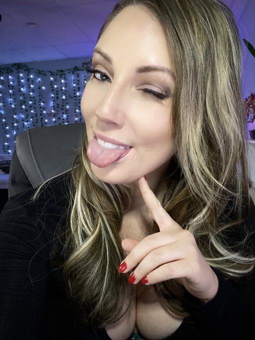 Nothing to do? Come hang out!   https://t.co/c4HWsF7Dgn ✨ https://t.co/TgbxaLzyas