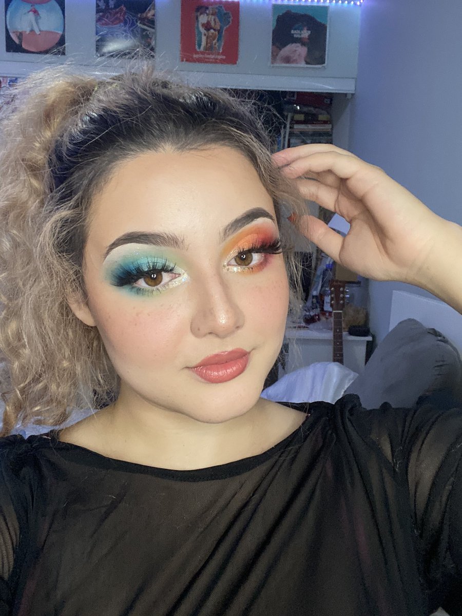 saiIorslytherin's tweet photo. @thequeenpri inspired LEWK using JUST @KimchiChic and a lil bit of @sucklessface glitter in goldie and rollerpink https://t.co/cR0469Wajg