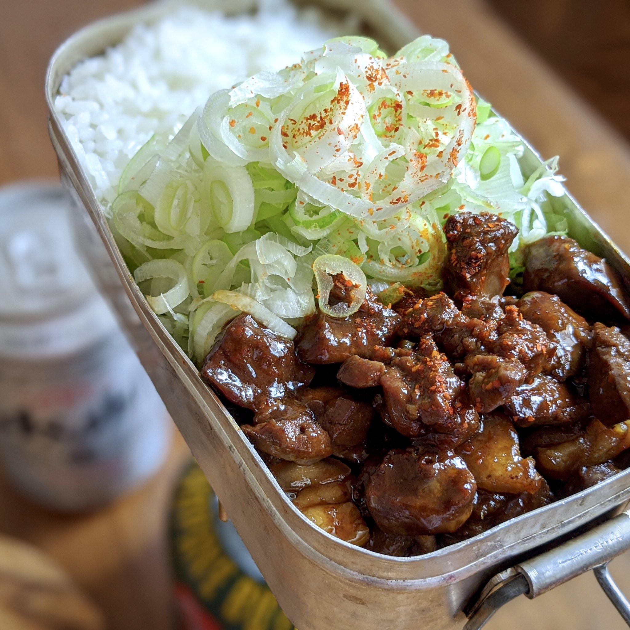 ベランダ飯 インスタ9万フォロワー突破 孤独のグルメにも登場した亀戸菜苑の人気メニュー 純レバ丼 を キャンプ飯で再現 甘じょっぱいピリ辛ダレでいためた鳥レバーを 山盛りのネギとあわせてご飯をかきこむべし T Co hpmyz76f Twitter