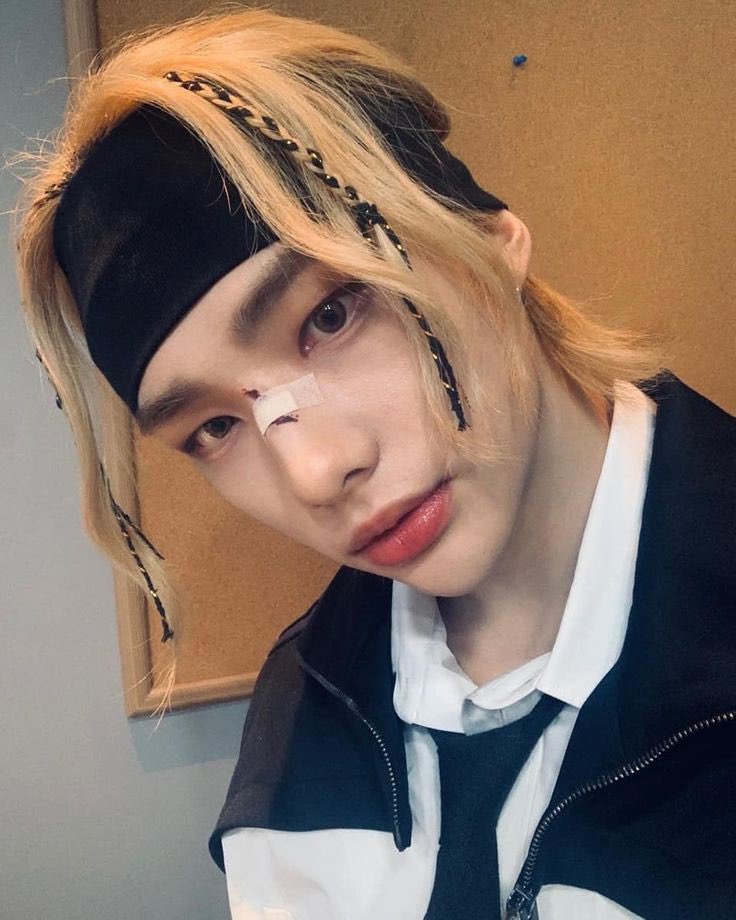 hyunjin of skz but especially with this hair