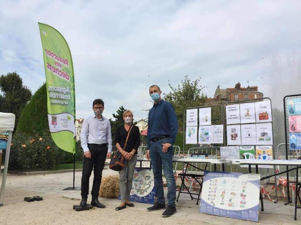 A92600's tweet photo. @fayau1 Mais on voit pas Mme Baillet la verte avec ses amis ni les élus de #LREM et même pas les anciens veilleurs que j'espère vont bien ( disparus de la scène asniéroise depuis la grande défaite du 15 mars)@maeschlimann et l'ensemble des élus de la majorité ont assuré par leur présence https://t.co/5pScA1JgpN