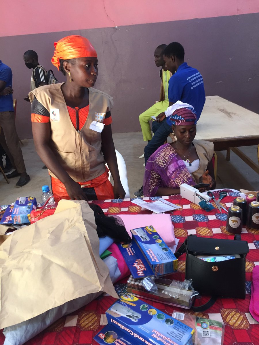 _V4Dev_'s tweet photo. Empowering girls in the community of Demsa - Gashiga
@PR_Paul_BIYA @girlsalliance @GirlsNotBrides @GirlUp @GlobalFund @equality_fund @Pads4Girls
#girlempowerment #v4dev #cnjc #yummen #sanitarypad #GHM #sheleads #tweet #girlpower #social #Trending #development https://t.co/5EKbr4IqLz