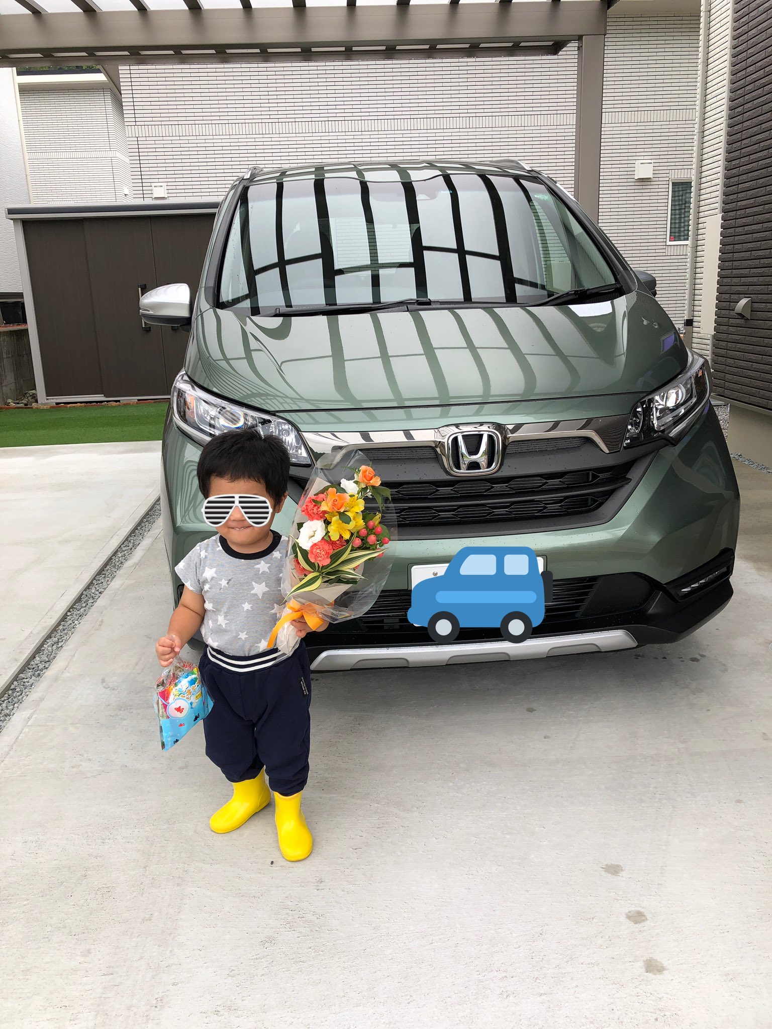 おしょさん フリード納車されました 6月の契約から3ヶ月 待ちました 緑 いい色ですね ホンダは納車に花をくれるんですね おもてなしがすごい タント 約5年ありがとう フリードハイブリッド クロスター T Co Verlaqmfsk Twitter