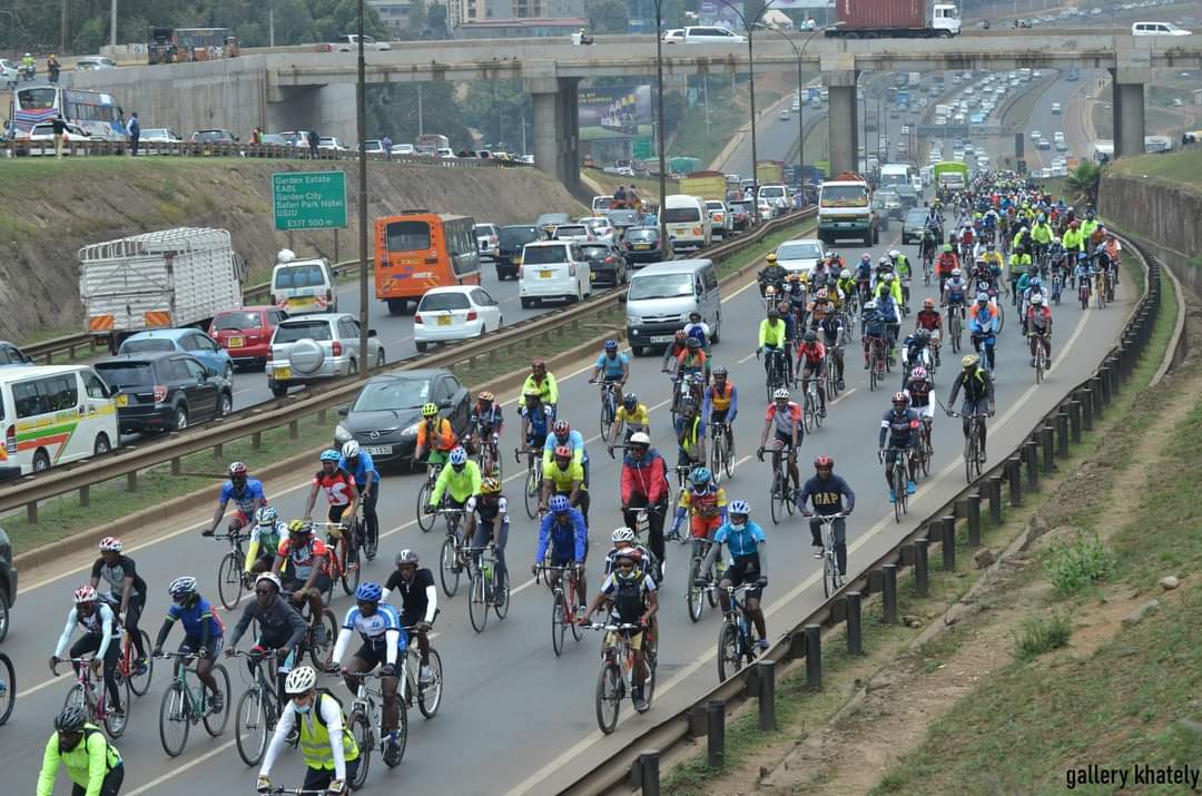 Sir_Labz's tweet photo. Nairobi is a Cycling Capital.๐ฐ๐ช๐ด๐พโโ๏ธ๐ด๐ฝโโ๏ธ๐ดโโ๏ธ๐ดโโ๏ธ Are we still in denial? @KURAroads Bring on more Protected Bike Lanes. @NMS_Kenya Make Cycling Safer. @EstherPassaris #PandaBaisikeli ๐ฒ @ntsa_kenya @NziokaWaita @PSCharlesHinga @pstransportke @Ma3Route @KenyanTraffic @TransportKE https://t.co/E0bouSezt3