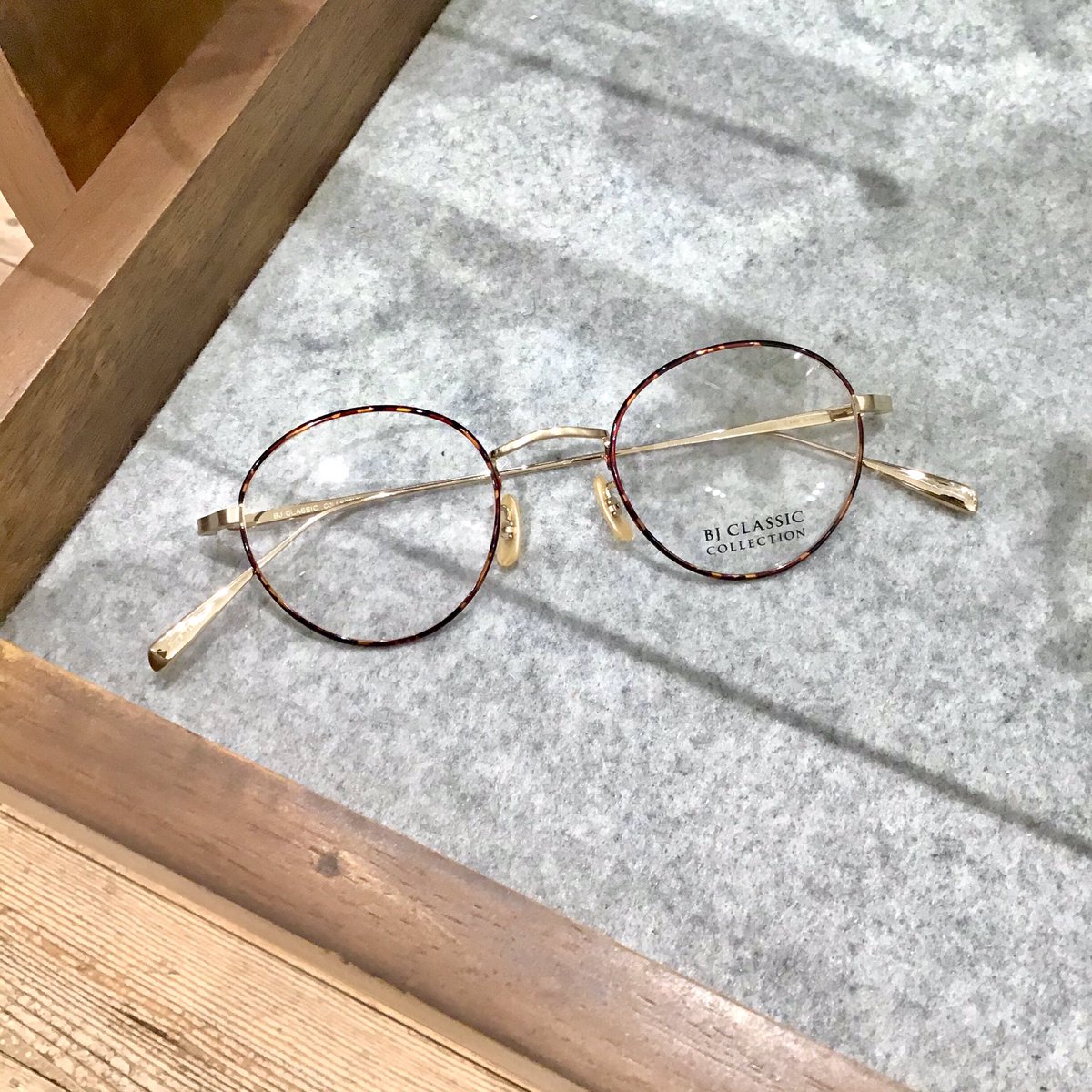 ルミネ大宮にあるメガネと雑貨のお店 Tlip大宮店 問合せのありましたモデルが入荷です フレアフレグランスのcmで 永野芽郁さんが掛けているのはこのモデルらしいです Bj Classic Collection のモデル Prem 114s Nt でカラーが 6 2 べっ甲柄の