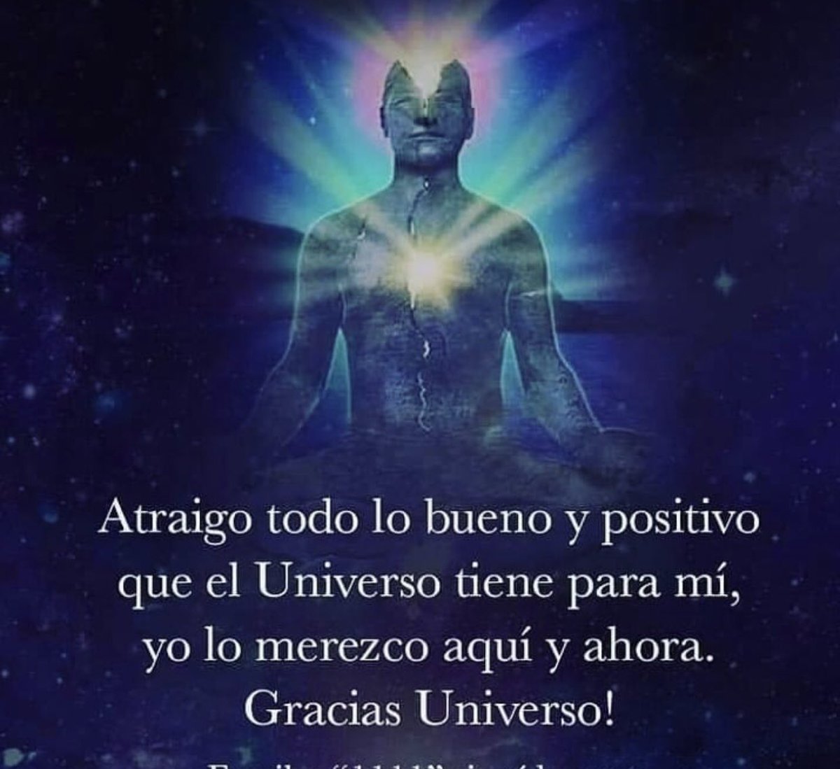 Sololuz5's tweet photo. DOMINGO   Te pedimos Divino Arcangel Miguel que cubras con tu Luz azul a nuestra tierra bendita y cortes los lazos del miedo hasta su ASCENSION ! https://t.co/fNNW2rCbeW