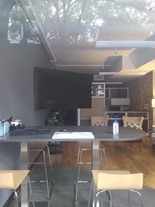 This office I found in greenville window peeking.. I think this is pretty well match with my building<a href="/tag/keyholder"class="tags"><span>#keyholder</span></a>