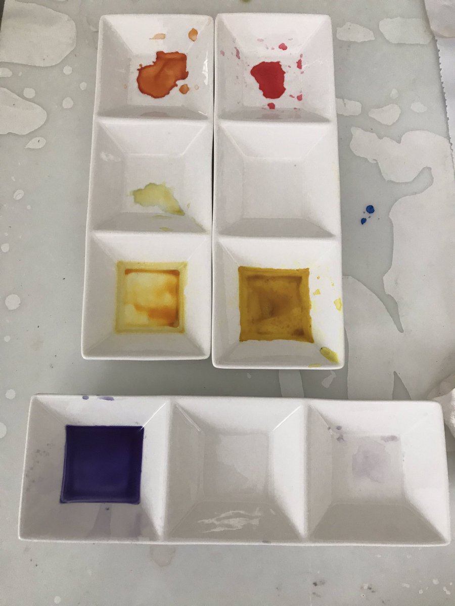 逆説君 Gkst けっきょくダイソーの三連皿が使いやすいようです 以前六連を紹介したことがありましたが それより筆を動かすスペースがあって絵具を溶きやすく 水切りもしっかりできる ホーローバットは正直 特にこれといったメリットが感じられませんで