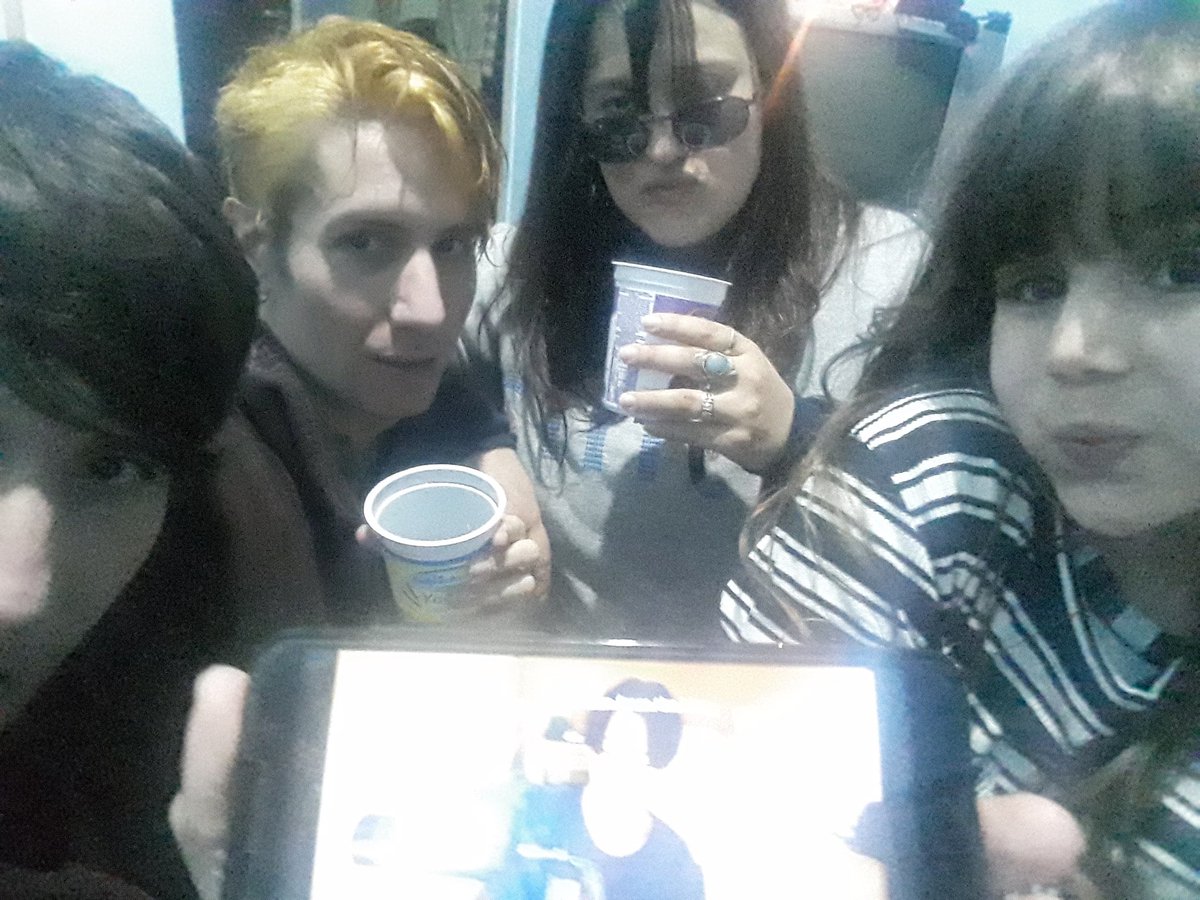 idollicker's tweet image. Infires men!!!
Tomando un termi con el yunku💜
Saliste hermoso papu
#JUNGKOOK #INFIRESMEN #BTS #btsjungkook #ARMYARGENTINA #ARMY #bts_tw #papu