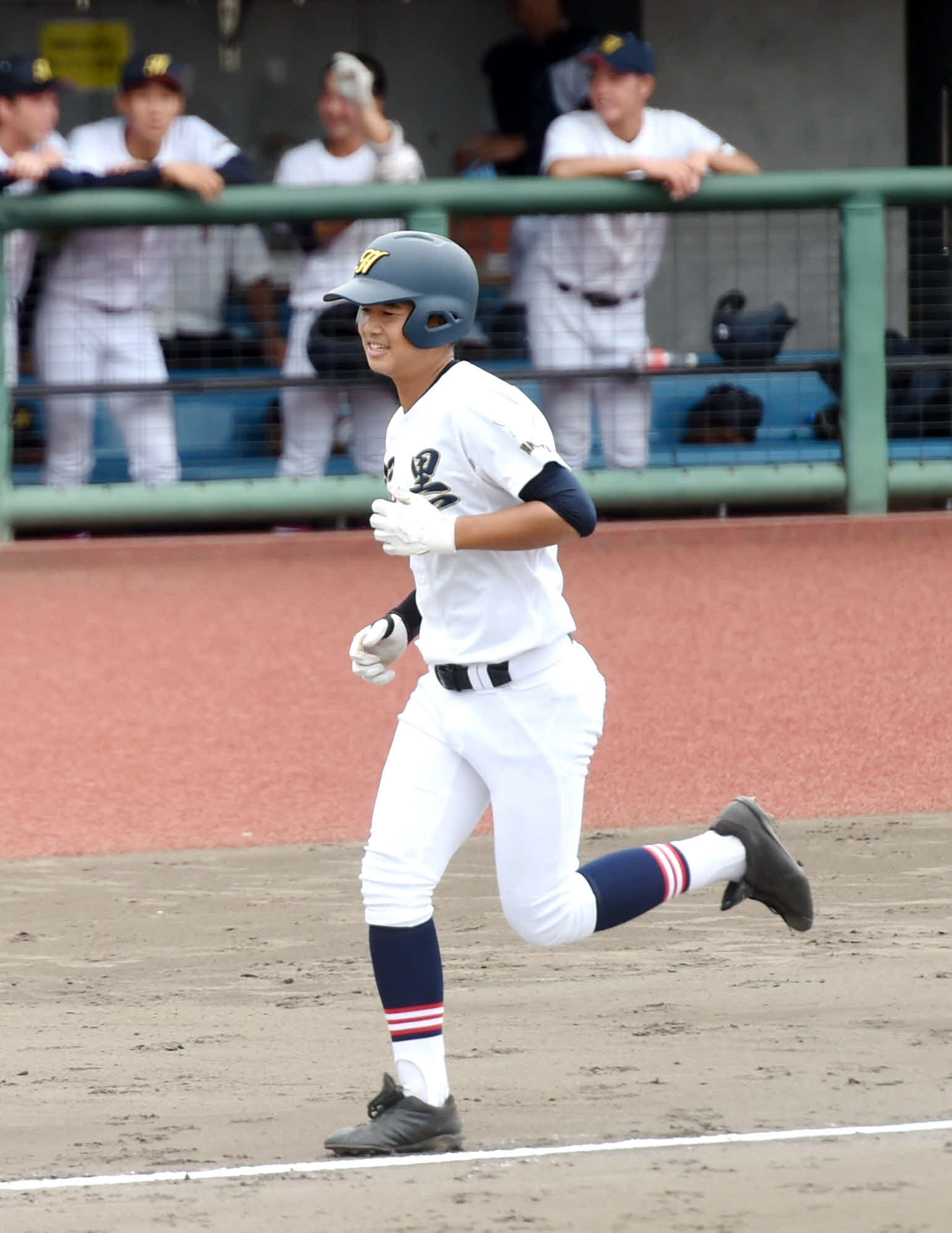 日刊スポーツ新聞社東北取材班 Twitter पर 秋季高校野球山形県大会２回戦 日 羽黒 ８ー１新庄東 ７回コールド 写真左は３回 左越えに満塁本塁打を放ちホームへ向かう羽黒 川田 高校野球 山形県 羽黒高校 羽黒 鶴岡市 新庄東 T Co Hjlhqmvunh
