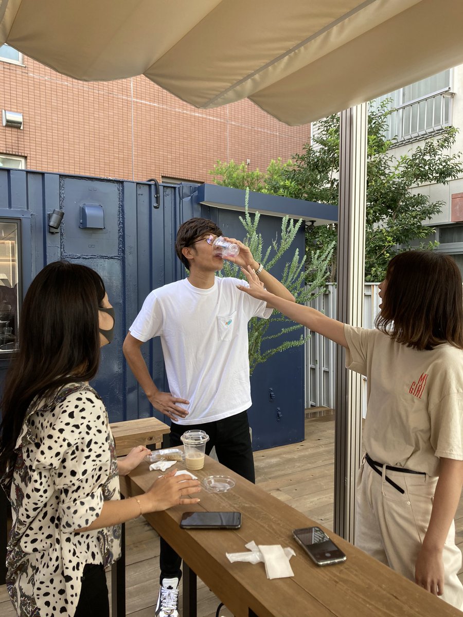 カフェにいたら東海オンエアの虫眼鏡が来ていきなり私のジュース飲み干されたんだけど！！
最低！！！

#虫眼鏡キモすぎ