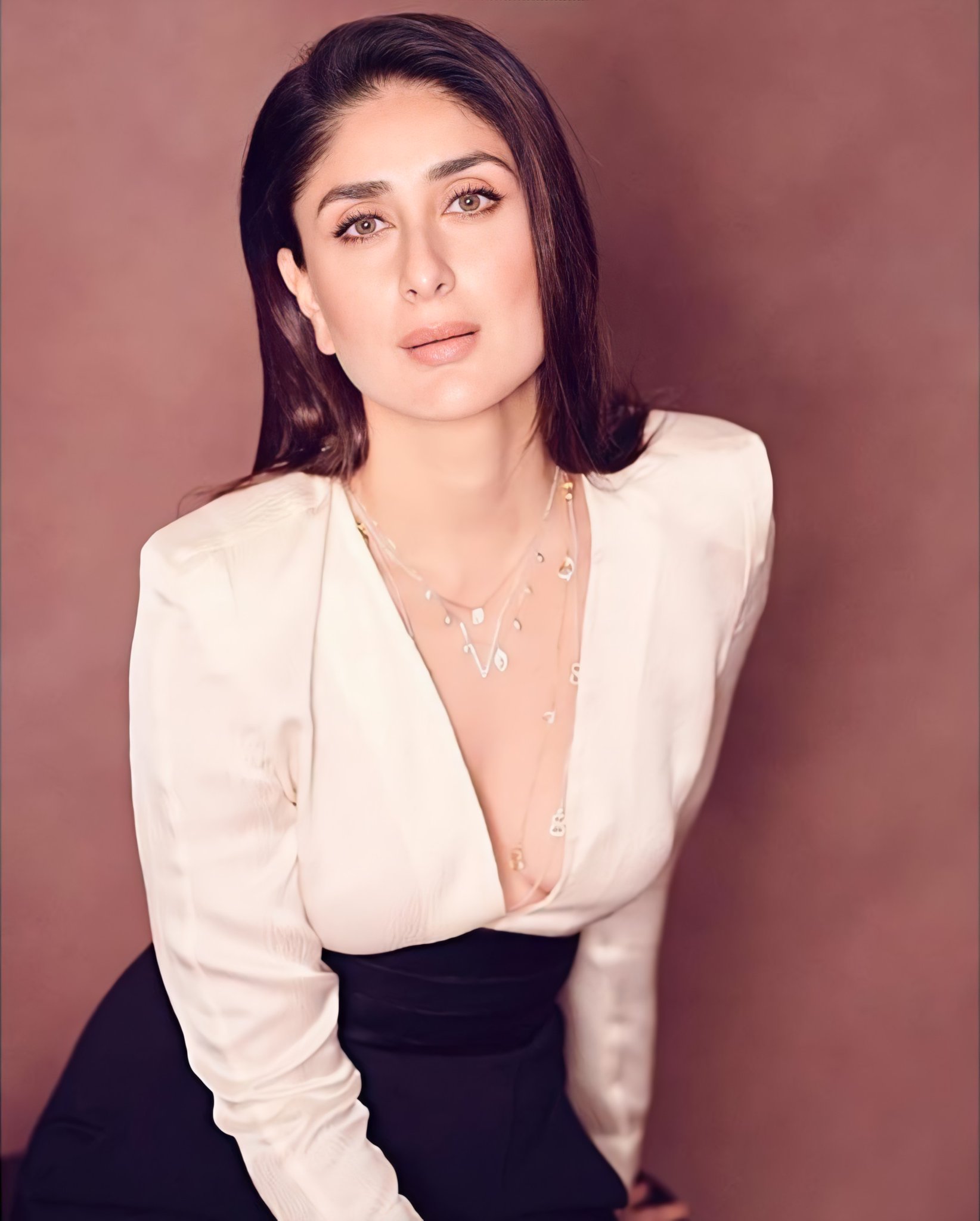 EiVPbV5UcAEB7ZA?format=jpg&name=large