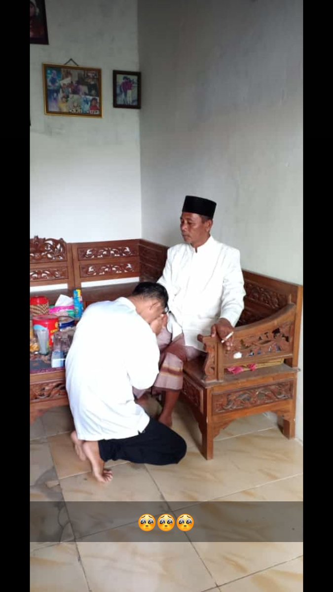Bakar55n's tweet photo. Merasakan sakit tpi tak dirasa demi berjuang menafkahi keluarga, terimakasih.. anakmu yang polos dan bodoh ini kau jadikan berkebribadian yang baik dan mengerti.
 #bokap https://t.co/Saex92Ctkb