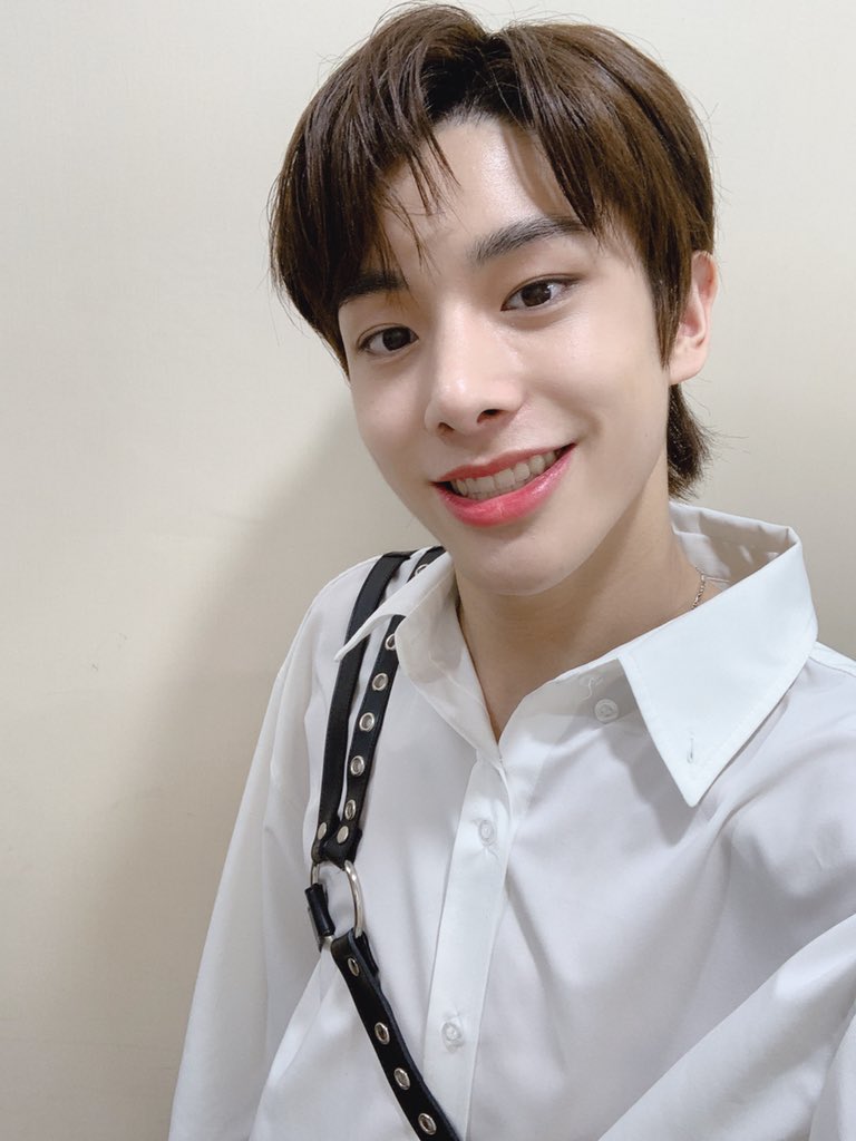 EHYPEN_JAKE's tweet image. [#JAKE] 여러분들 모두 안녕ㅇㅇㅇ 

#ENHYPHEN #제이크 #ENHYPHEN_JAKE