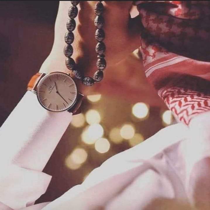 لا تطمح أن تكون أفضل من الآخرين 
أطمح أن تكون أفضل من نفسك سابقاً 
فالعقول تصغر عندما تنشغل بالآخرين 
وتكبر عندما تشتغل بذاتها ..