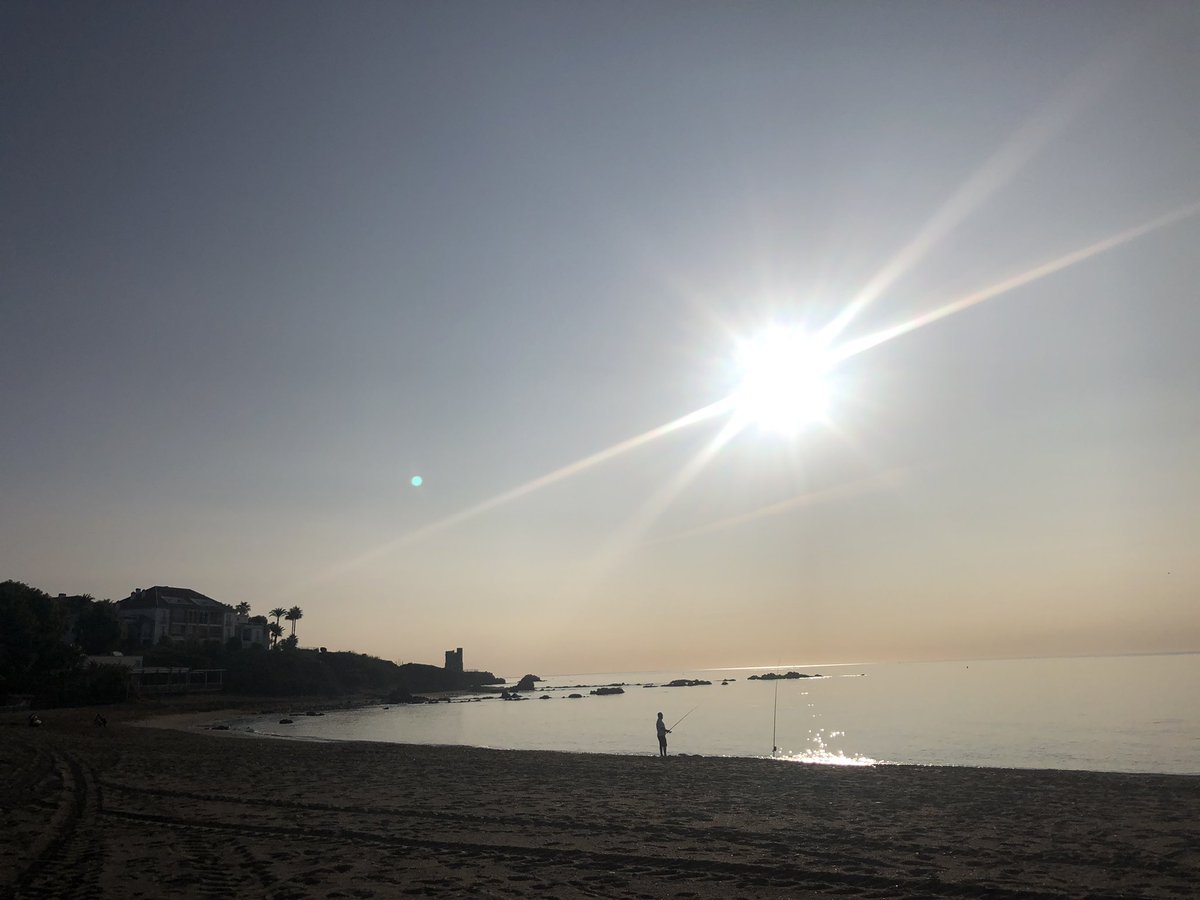 Love these beach walks early on a Sunday morning #skiinstructorlife #casarescosta