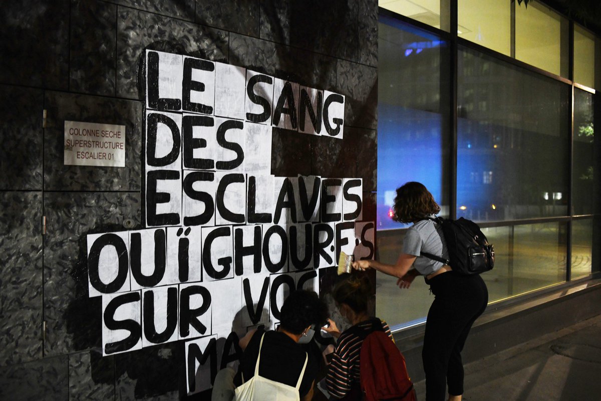 Accusé de bénéficier du travail forcé des Ouïghours, H&amp;M est le premier groupe d'envergure à rompre ses liens avec un fournisseur chinois du Xinjiang ; région où un million de musulmans turcophones seraient internés.
franceculture.fr/emissions/jour…