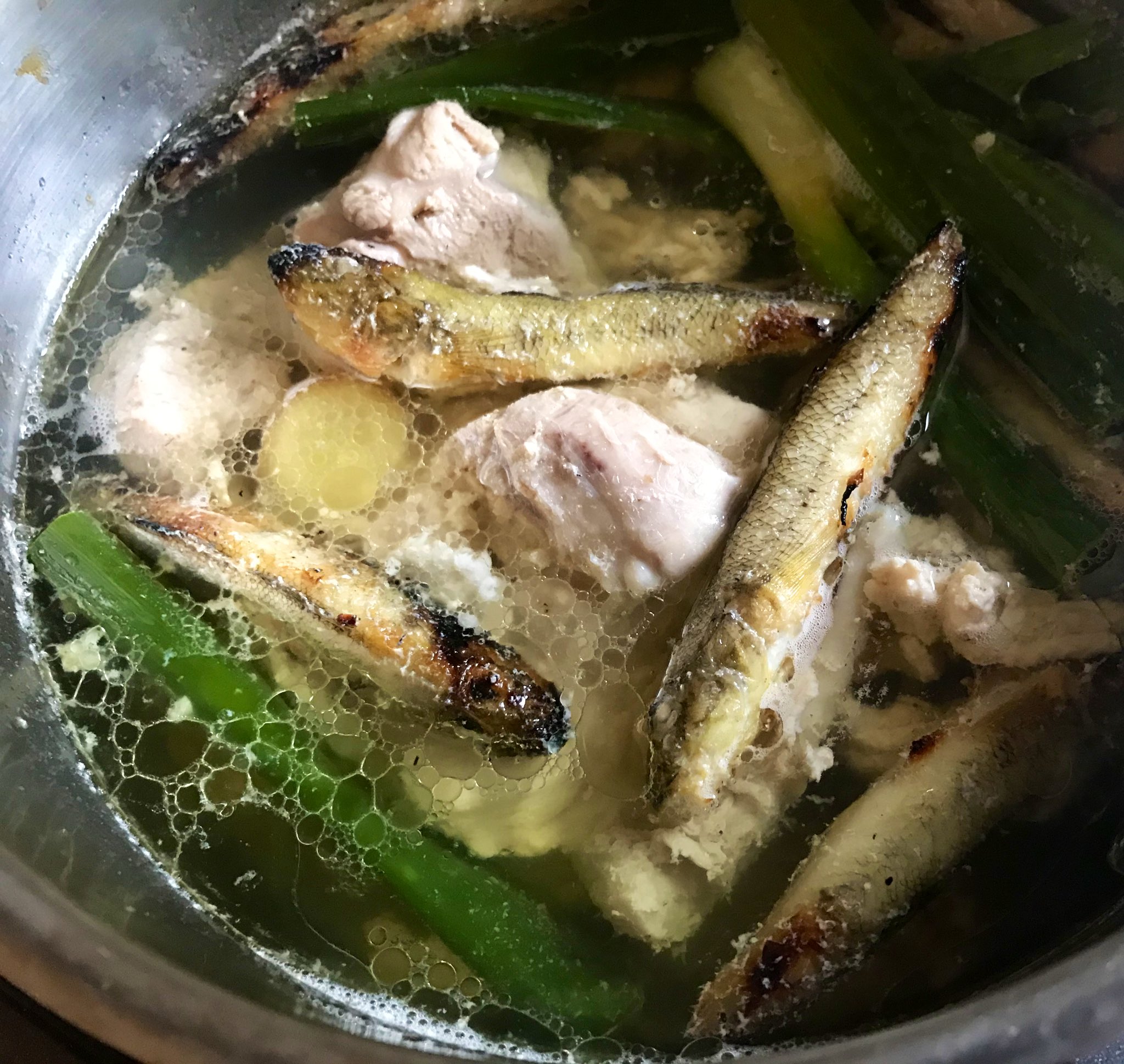 玉置標本 昨日釣ってきたハゼを焼き干しにしてラーメンにしたら美味しいかなという実験 うまいなこれ 自己ベストかも 仕上げにハゼ油をタラリ T Co Fp6phw9fc4 Twitter