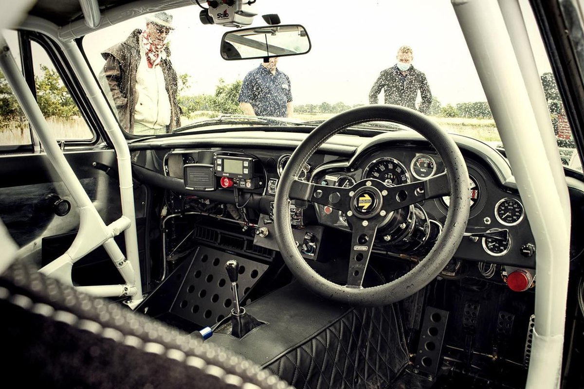 PistonHeads's tweet image. One very dedicated PHer and his pals have created an incredible DB6 rally car to take on the Carrera Pan Americana.

Read all about it here pistonheads.com/news/ph-featur…

#AstonMartin #DB6 #PistonHeads