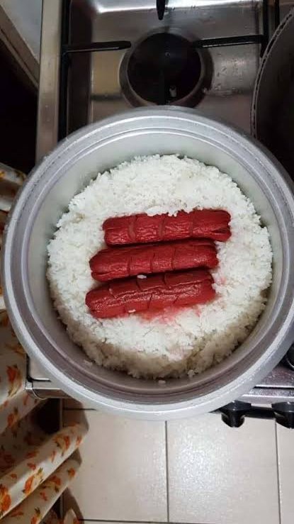 vicotinamide's tweet image. yung kanin                   yung kanin
nung nilagyan             nung tinanggal
ng hotdog                     yung hotdog