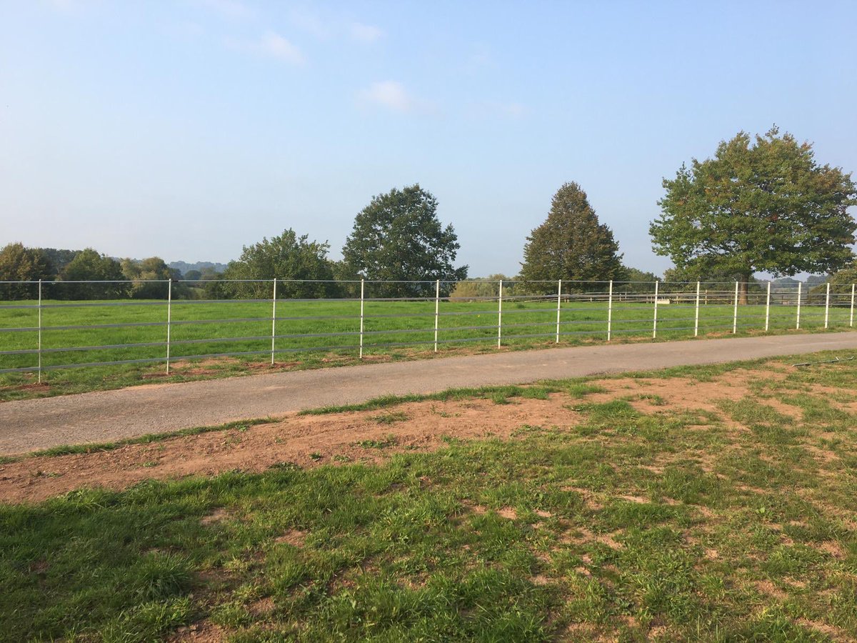 AWBMetalwork's tweet image. Day 1 - 42m went it. 158m to go...                       #blacksmithing #fabrication #engineering #handmade #fencing #galvanised #installed