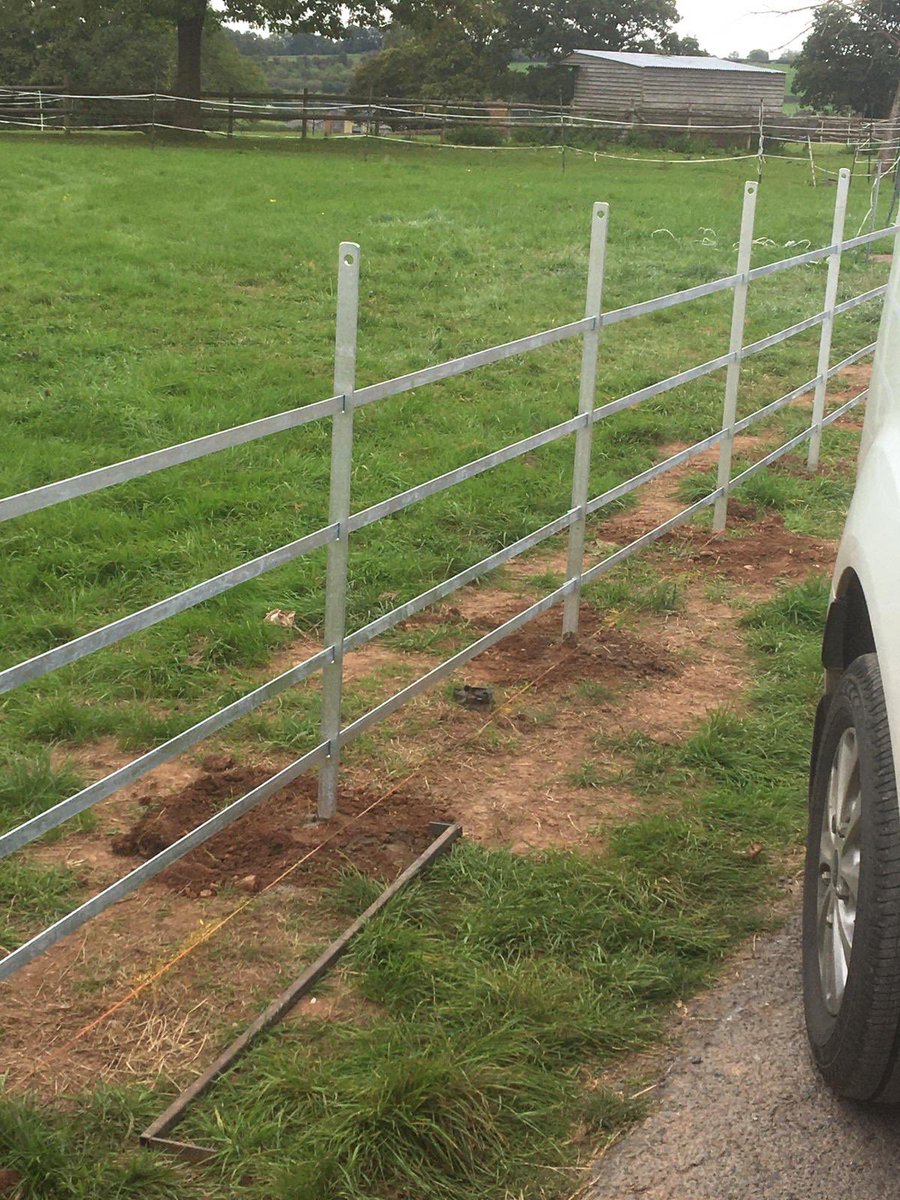 AWBMetalwork's tweet image. Day 1 - 42m went it. 158m to go...                       #blacksmithing #fabrication #engineering #handmade #fencing #galvanised #installed