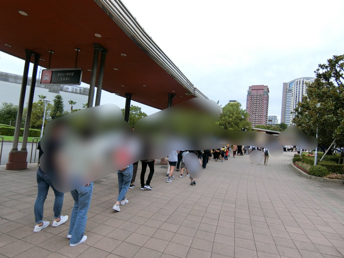 usjのツボ usjで出会った心温まる物語 Usj なう 9月日 Usj入場制限実施中 実況中継 15時時点で 入場への待ち列がバス停まできました 15時過ぎても 次から次へとゲストが来ます クルーもあまりのゲストの多さにビックリです