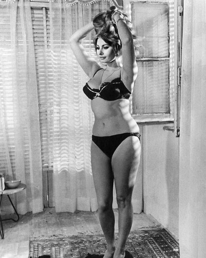 Happy Birthday to Sophia Loren!  \"I d Rather Eat Pasta And Drink Wine Than Be A Size 0\" (1965) 