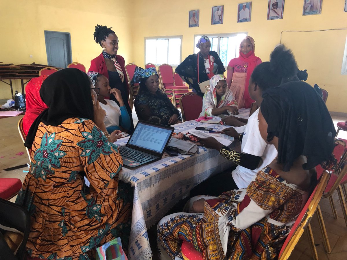 _V4Dev_'s tweet photo. Empowering young women and girls in the Adamawa region-city of Banyo. They learned how to manufacture washable pads, how to manage their menses, what is gender based violence, etc..They received support to be ambassador to their community to empower more girls
#v4dev #twitter https://t.co/vvvbPUFY1r